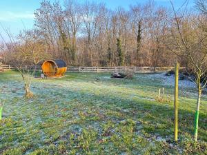 a tent in the middle of a grass field at Ferienhaus Tutsch Ostblick in Wangels
