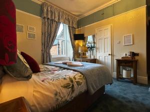 a bedroom with a large bed with a window at Glendale Guest House in Penrith