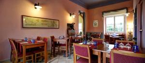 a restaurant with tables and chairs in a room at Hotel Del Borgo in Sestri Levante