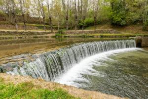 a waterfall in the middle of a river at Casa Fermil da Graça in Veade