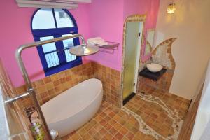 Koupelna v ubytování Sky Blue Ocean B&B + 8 fotografií