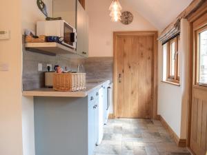 a kitchen with a sink and a counter top at Gooses Roost - Uk32096 in Dorstone