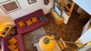 an overhead view of a living room with a couch and a television at Facing the Sestriere Ski Slopes in Borgata Sestriere