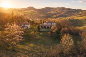 an aerial view of a house in the mountains at Atelier Monte Bago in Felegara