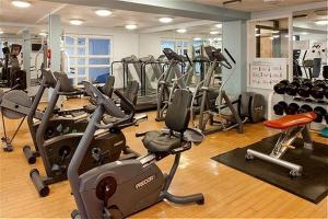Fitness centrum a/nebo fitness zařízení v ubytování Holiday Inn Leeds Garforth by IHG