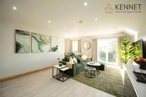 a living room with a green couch and a table at Oak Lodge in Reading