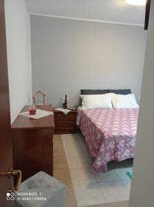 a bedroom with a bed and a table and a sink at B&B Leo in Aviatico