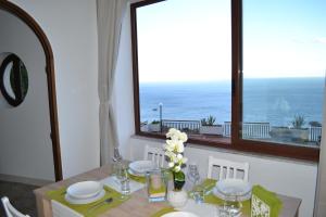 A general sea view or a sea view taken from the holiday home