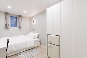 En eller flere senger på et rom på Hostel Mega Daechi