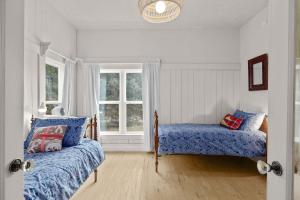 a bedroom with two beds and a window at Camp Red Lodge - Cozy & Convenient in Red Lodge