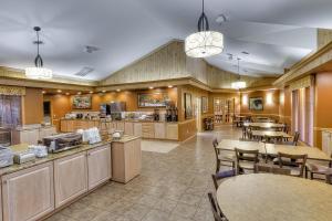 a restaurant with tables and chairs and a cafeteria at Accommodations By Willow Brook Lodge in Pigeon Forge