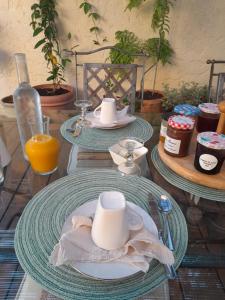 a table with two plates and cups on top at Domaine d'Avalon in Lorgues