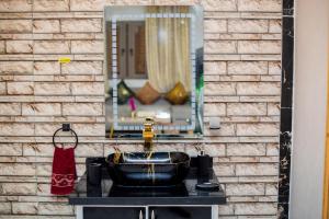 a bathroom with a sink and a mirror at Appartements Meublé Désert Doré Boujdour in Cabo Bojador