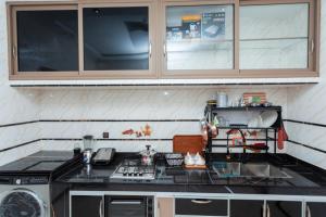 a kitchen with a stove and a counter top at Appartements Meublé Désert Doré Boujdour in Cabo Bojador +53 photos
