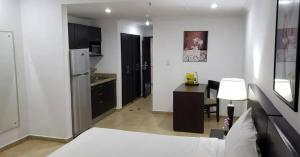 a living room with a kitchen and a dining room at Gran Hotel CCP Suites in Maturín +16 photos