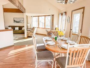 a kitchen and living room with a table and chairs at Sunbeam Shores 3Bed 3 Bath Pool-6PP in Osage Beach