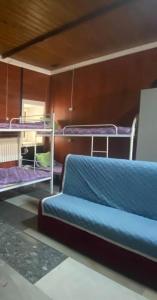 a room with two bunk beds in a boat at Мужской Хостел in Astana