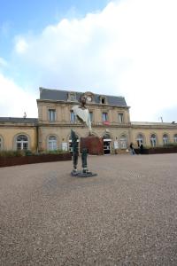 a statue of a man on a skateboard in front of a building at Gîte Comme Chez Vous à Lunéville confort, calme et séjour en Lorraine in Lunéville