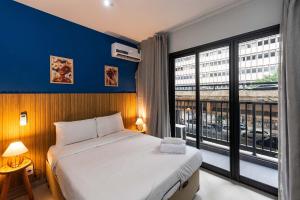 a bedroom with a bed and a large window at Studio with Pool and Gym - DP203 in São Paulo +64 photos