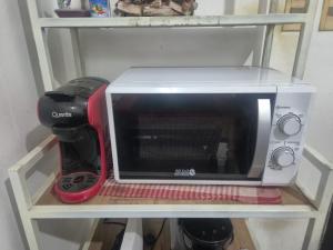 a microwave sitting on a shelf with a blender at Alojamiento Edificio Alicante ll in Asunción