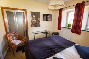 Postel nebo postele na pokoji v ubytování Hotel Chaplin + 37 fotografií