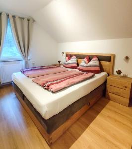 a bedroom with a bed with two pillows on it at Sonja´s Ferienwohnung in Patergassen