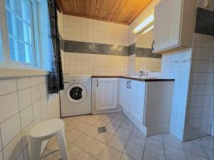 a laundry room with a washing machine and a stool at Idyllisk feriested in Gol +31 photos