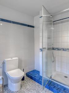a bathroom with a shower and a toilet and a tub at Maison de Charme a Rémy in Rémy +68 photos