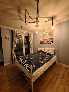 a bedroom with a bed and a painting on the wall at U Rudobrodego in Pogórze