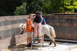 a group of people standing next to a pony at EL COLLELL - Complejo Familiar in Sant Ferriol
