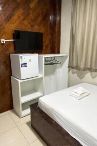a bedroom with a bed and a tv on a table at Hotel COP 30 in Belém