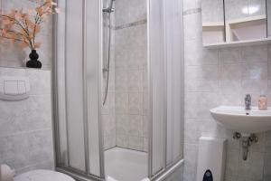 Gallery image of Doppelzimmer 5 Rollmops mit Küche by Pharus Appartements in Koserow