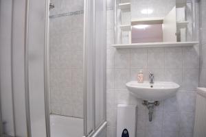 Gallery image of Doppelzimmer 2 Hechtsuppe by Pharus Appartements in Koserow