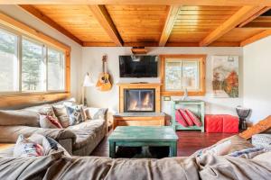 a living room with a couch and a table at Kaatskill Mountain Club & Condos by Vail Resorts in Hunter