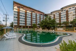 a large pool in front of a hotel at Mountain Beach Resort & Convention Center in Pattaya South