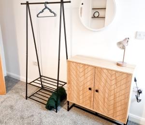 a room with a desk and a mirror at Urban Escape Stylish 3BR in Swansea in Swansea