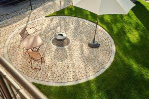 an overhead view of a patio with an umbrella and chairs at Haus Herzbluat in Peiting