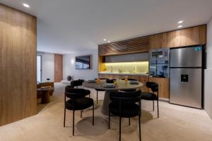 a kitchen with a table and chairs and a refrigerator at Capitalia Reforma Chapultepec in Mexico City