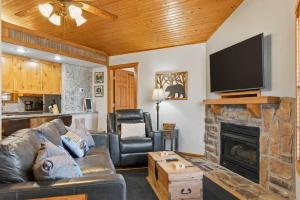 a living room with a couch and a fireplace at Blue Sky Lodge For 4 in Branson West