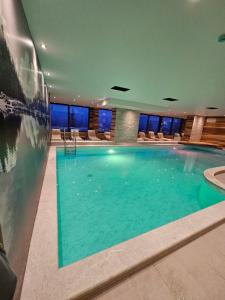 a large swimming pool in a hotel room at Apartman Blue Sky in Jahorina