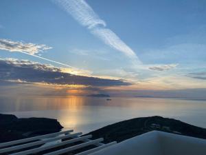 a view of the ocean at sunset with the sky at Kea Ciel Villa in Ioulis