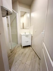 a bathroom with a sink and a mirror at Centre ville - Houilles in Houilles