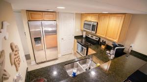 Gallery image of Cozy Retreat King Bed Fast Wi-Fi Beach in Biloxi +6 photos