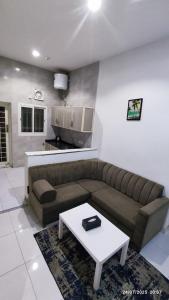 a living room with a couch and a table at المبيت 2 جديد in Abha