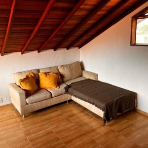 a living room with a couch and a window at Casa in Baia Formosa-Bùzios in Búzios