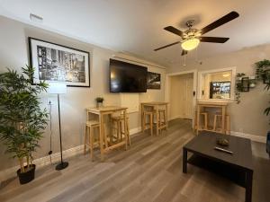 a living room with a ceiling fan and a table at Hotel Ikon in San Francisco