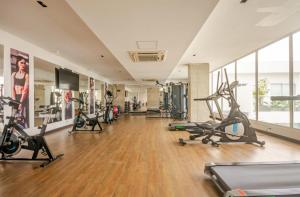 a gym with several treadmills and exercise bikes at Luxury Oceanfront Apartment Spiaggia 2BR 3BA Playa azul Cartagena in Cartagena de Indias
