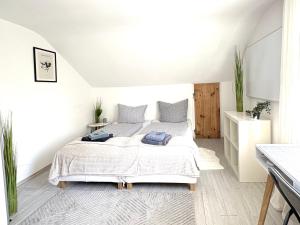 a white bedroom with a large bed in it at Apartment AlbGlück 2 Hechingen, 3 Schlafzimmer, 1-7 Personen, Burg 5 km in Hechingen