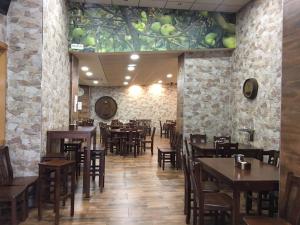 a dining room with tables and chairs in a restaurant at Hotel Doña Maria in Gijón