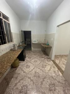 a large bathroom with a sink and a microwave at Casa BIG John 4 Bahia in Divinópolis